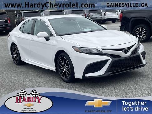 Used 2024 Toyota Camry SE FWD image 1