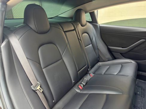 Used 2018 Tesla Model 3 Long Range RWD image 36