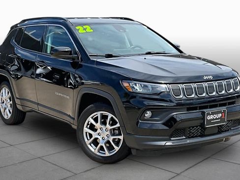 Used 2022 Jeep Compass Latitude AWD/4WD image 3