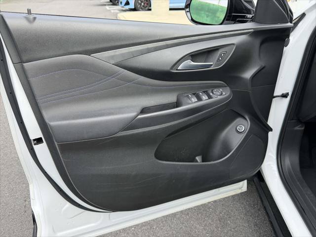 Used 2024 Buick Envista Sport Touring w/ Convenience I Package FWD image 18