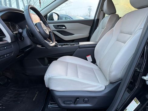 Used 2023 Nissan Rogue SV w/ SV Premium B Package image 21