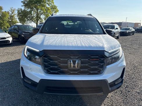 Used 2024 Honda Passport TrailSport image 2