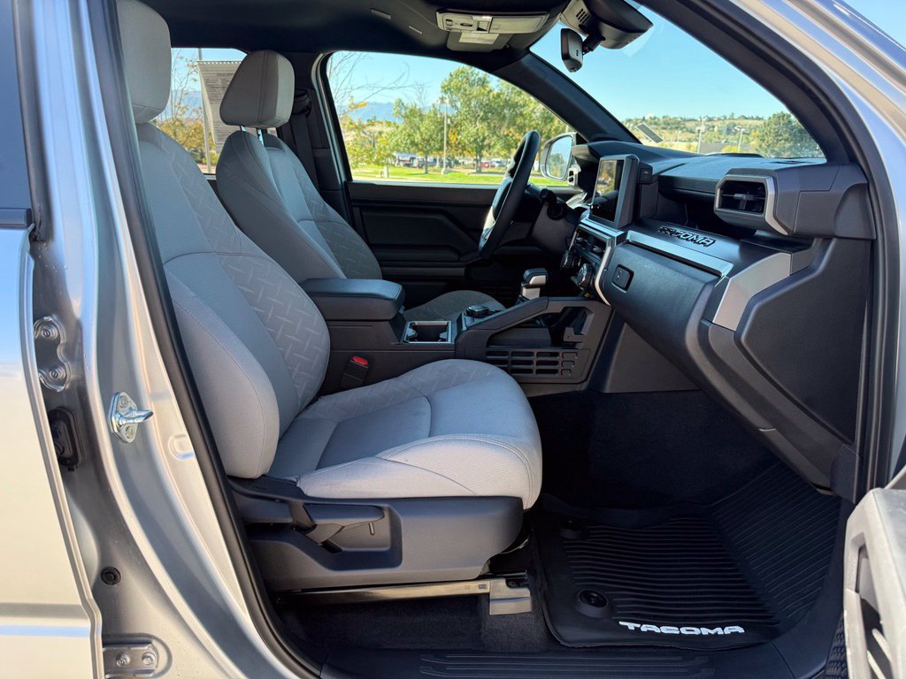 Used 2025 Toyota Tacoma SR5 AWD/4WD image 31