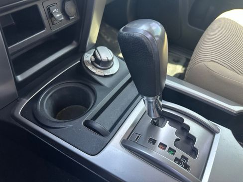 Used 2015 Toyota 4Runner SR5 AWD/4WD image 5