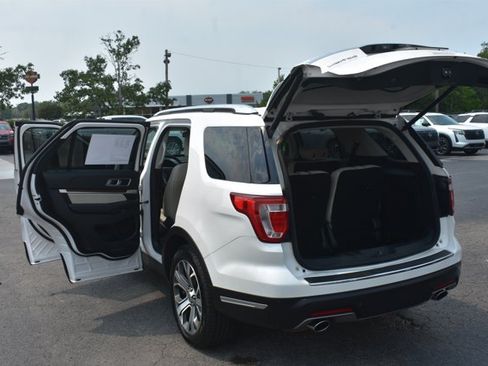 Used 2019 Ford Explorer Limited w/ Limited Luxury Package FWD image 18