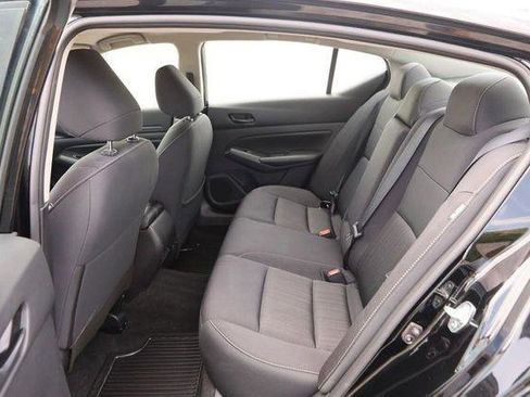 Used 2024 Nissan Altima 2.5 SV FWD image 9