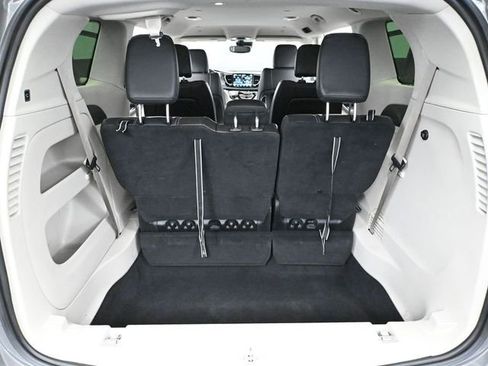 Used 2022 Chrysler Pacifica Touring-L image 43