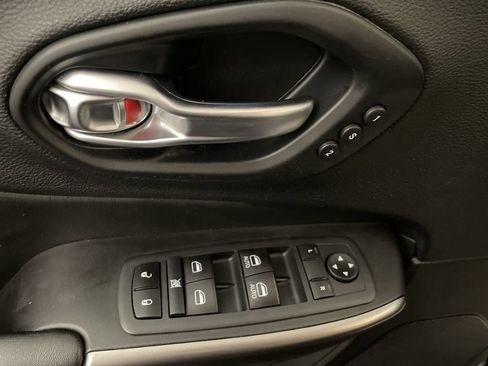 Used 2020 Jeep Cherokee Limited AWD/4WD image 16