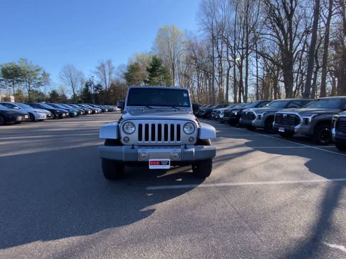 Used 2016 Jeep Wrangler Unlimited Sahara w/ Connectivity Group AWD/4WD image 6