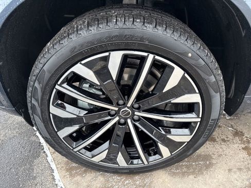 New 2026 Volvo XC90 B6 Plus w/ Protection Package Premier AWD/4WD image 13