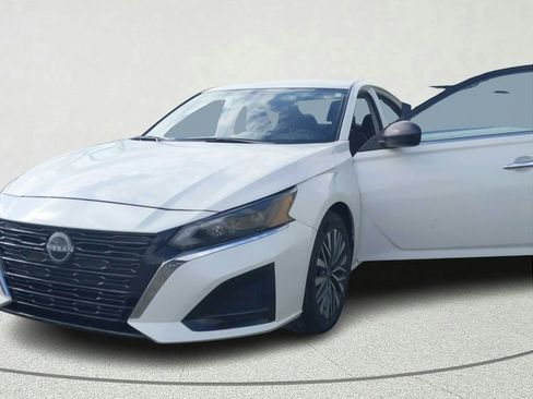 Used 2024 Nissan Altima 2.5 SV image 10