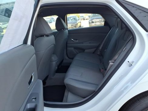 New 2026 Hyundai Elantra SE FWD image 19
