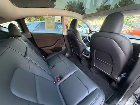 Used 2024 Tesla Model Y Long Range AWD/4WD image 21