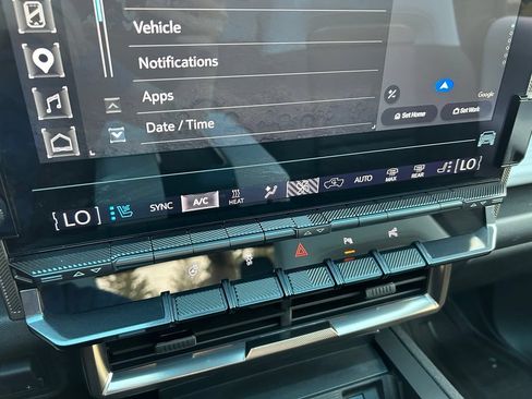 Used 2025 GMC Hummer EV 2X w/ LPO, Dark Essentials Package AWD/4WD image 40