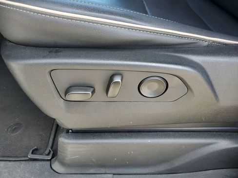 Used 2023 Chevrolet Suburban Premier image 19