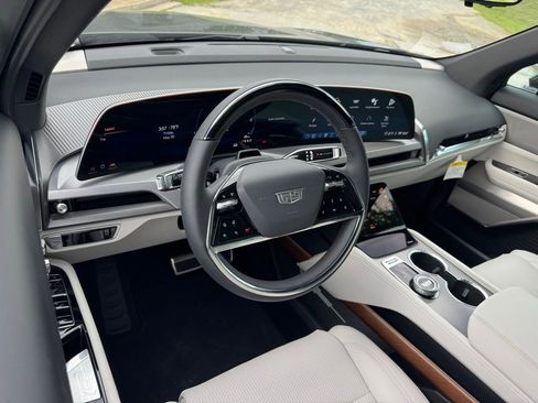 New 2026 Cadillac Vistiq Luxury image 3