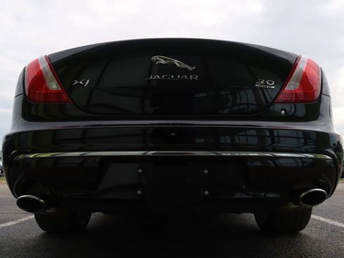 Used 2017 Jaguar XJ R-Sport image 10