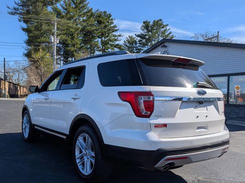 Used 2017 Ford Explorer XLT w/ Equipment Group 202A AWD/4WD image 5