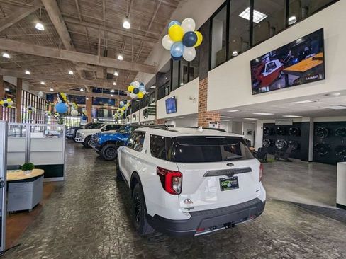 Certified 2024 Ford F350 Lariat w/ Lariat Ultimate Package AWD/4WD image 41