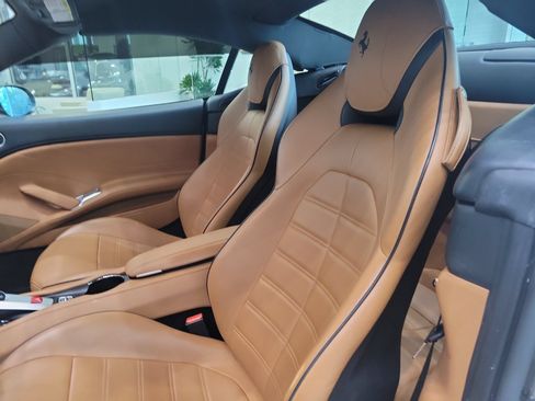 Used 2017 Ferrari California T RWD image 35