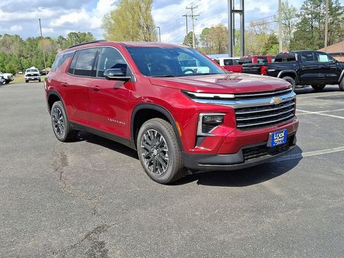 New 2026 Chevrolet Traverse LT w/ Sun and Wheel Package FWD image 1
