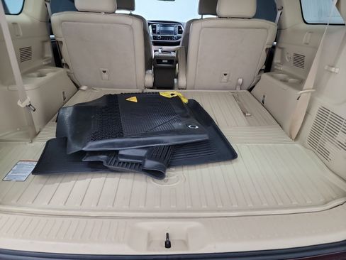 Used 2018 Toyota Highlander XLE w/ Protection Package #3 AWD/4WD image 26