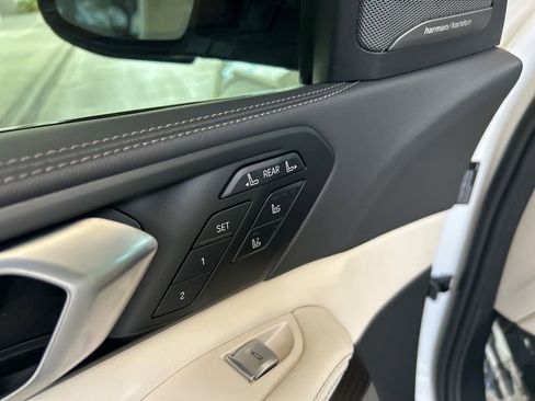 Used 2024 BMW X7 xDrive40i w/ Executive Package image 51