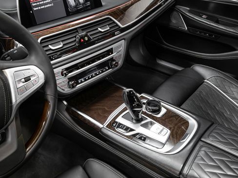 Used 2020 BMW 750i xDrive image 64