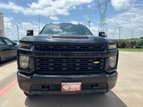 Used 2022 Chevrolet Silverado 2500 Custom w/ Custom Value Package AWD/4WD image 3