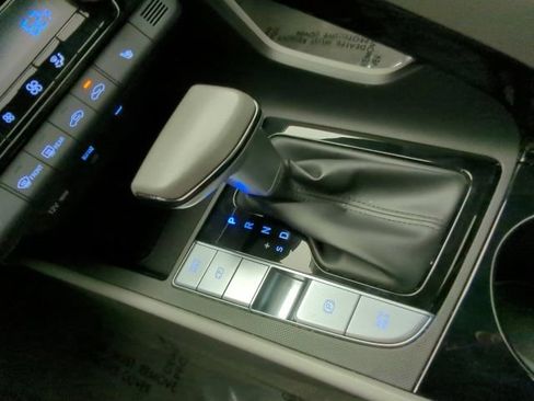 Used 2025 Hyundai Elantra SEL FWD image 19