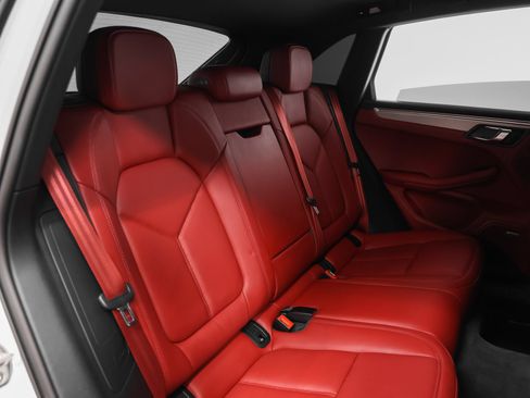 Certified 2024 Porsche Macan Turbo AWD/4WD image 28