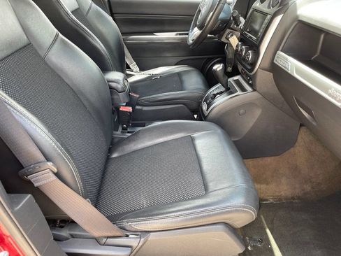 Used 2017 Jeep Compass Latitude FWD image 23