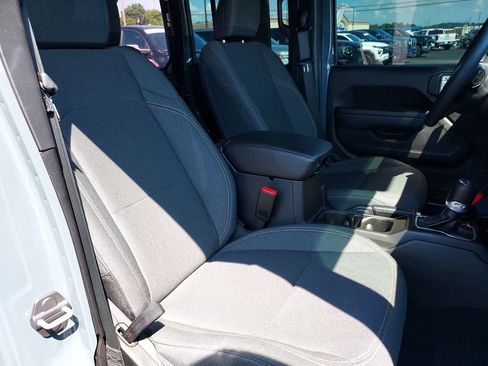 Used 2024 Jeep Wrangler Unlimited Sport AWD/4WD image 29