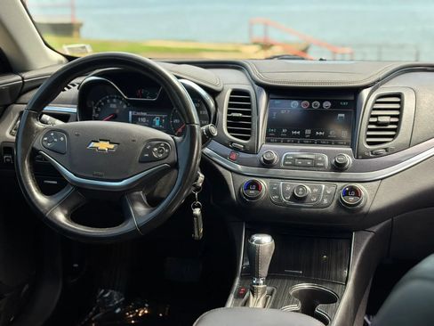 Used 2017 Chevrolet Impala LT w/ Convenience Package FWD image 19