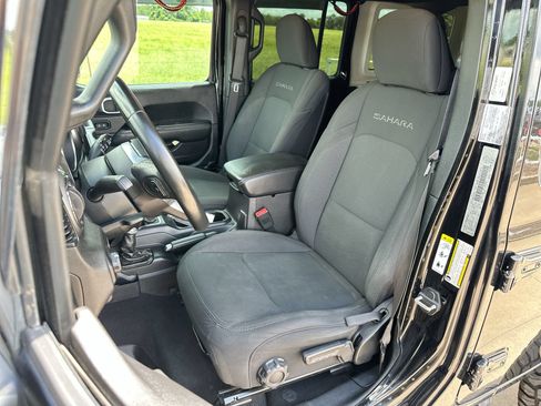Used 2020 Jeep Wrangler Unlimited Sahara w/ Uconnect 4C Nav & Sound Group AWD/4WD image 11