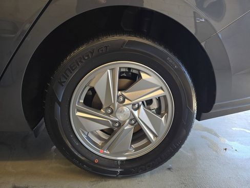 Used 2026 Hyundai Elantra SE FWD image 31
