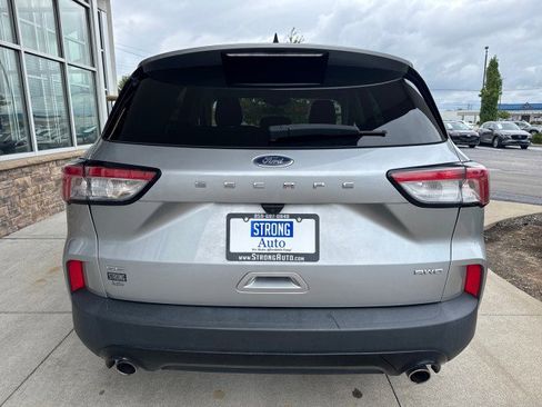 Used 2022 Ford Escape SE w/ SE Sport Appearance Package image 4