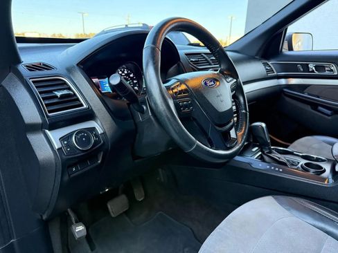 Used 2017 Ford Explorer XLT w/ Equipment Group 202A image 17