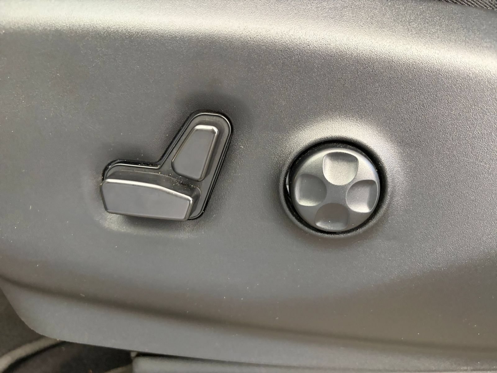 Used 2023 Chrysler Pacifica Limited FWD image 22