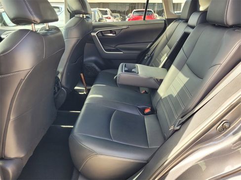 Used 2020 Toyota RAV4 XLE Premium image 6