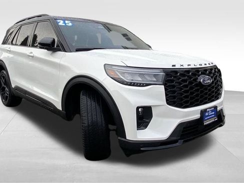 Certified 2025 Ford Explorer ST image 6