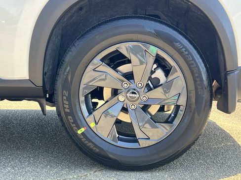 New 2026 Nissan Rogue SV AWD/4WD image 27