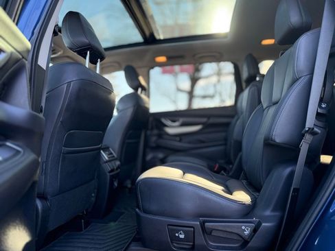 Used 2022 Subaru Ascent Limited w/ Technology Package image 16