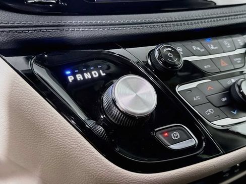 Used 2019 Chrysler Pacifica Limited w/ Advanced Safetytec Group FWD image 19