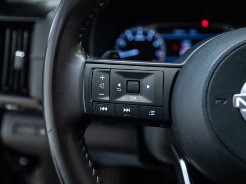 Used 2024 Nissan Pathfinder SV AWD/4WD image 17