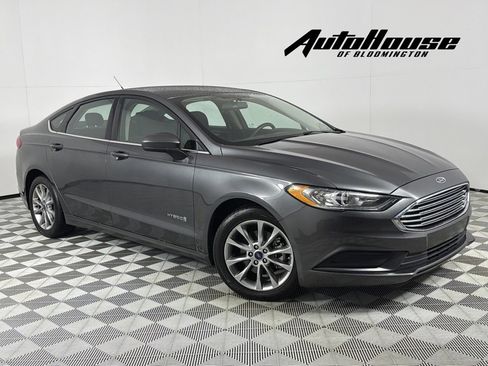 Used 2017 Ford Fusion SE image 1