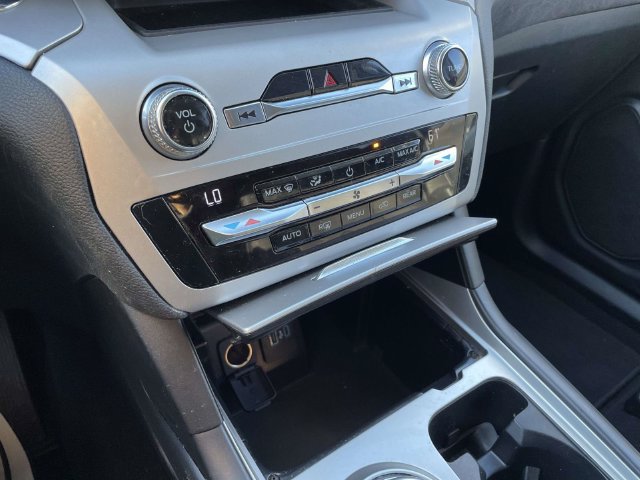 Used 2020 Ford Explorer XLT AWD/4WD image 34
