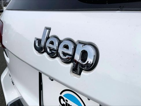 Used 2022 Jeep Grand Cherokee Limited image 29