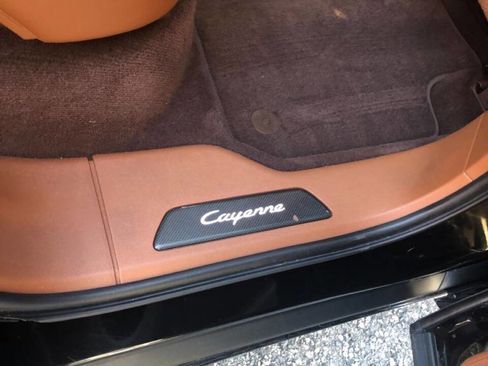 Used 2019 Porsche Cayenne Turbo w/ Sportdesign Package image 18