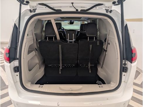 Used 2023 Chrysler Pacifica Limited FWD image 27